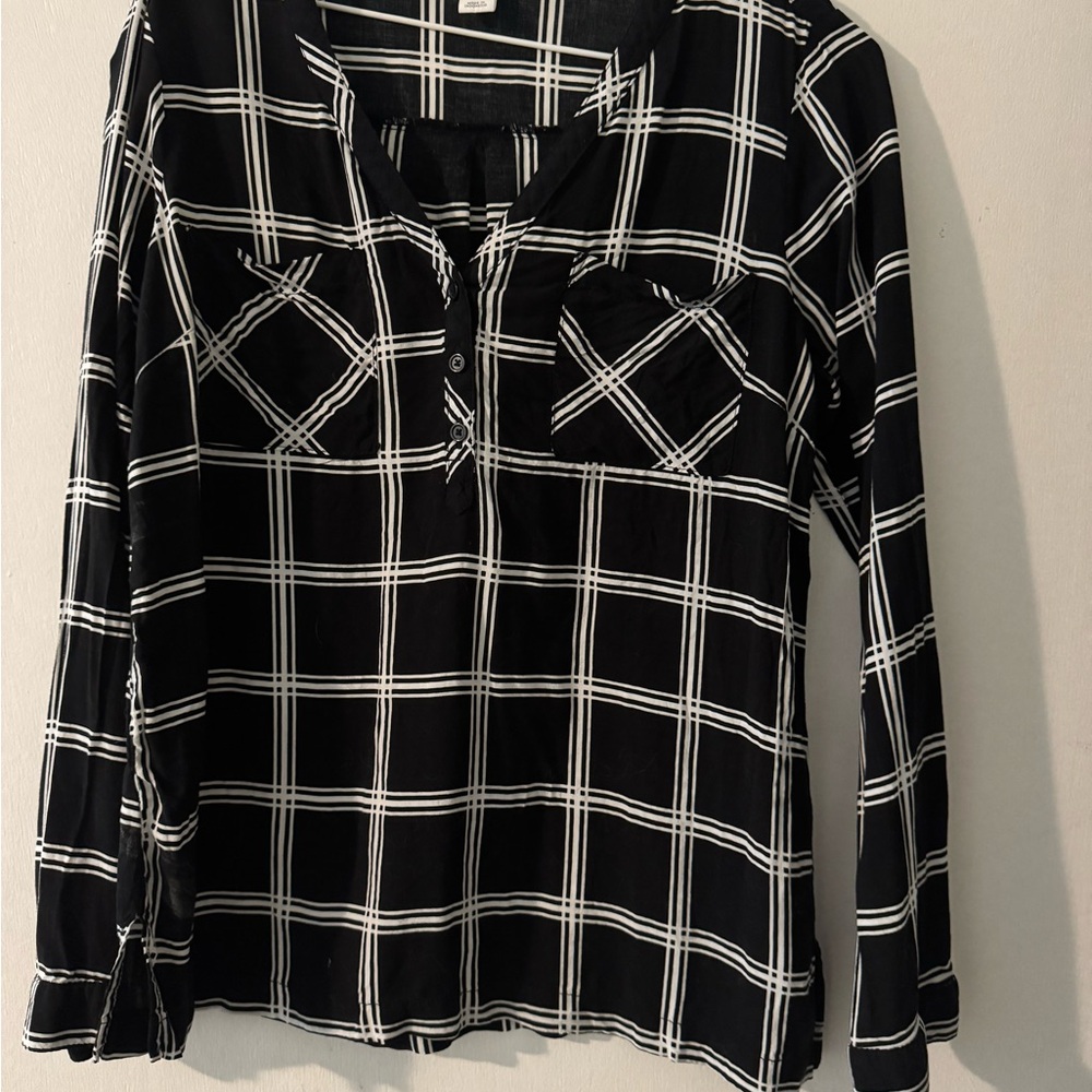 Old Navy Black and White Checkered Button Down Shirt